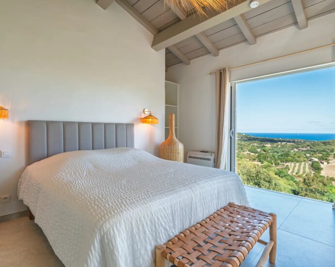 Aregno, proche L&rsquo;Ile Rousse, Villa 3 chambres, piscine, vue panoramique, proche plage