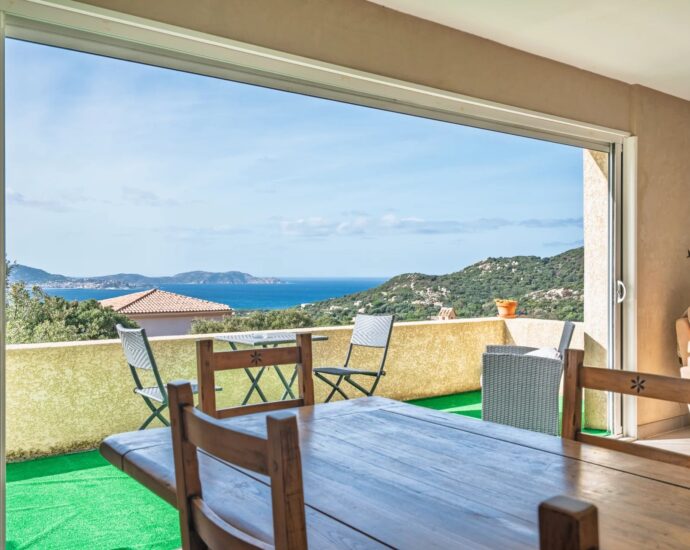 Lumio, Villa 6 chambres, vue mer panoramique, piscine, proche plage