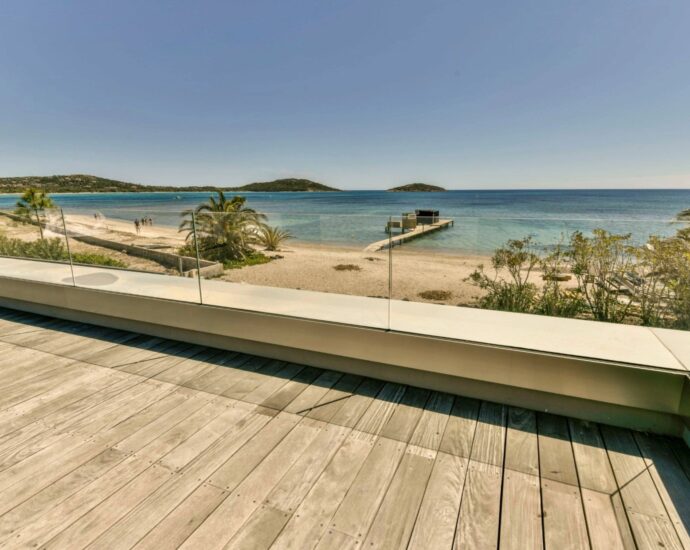 Porto Vecchio, Saint Cyprien, villa 5 chambres, pied dans l&rsquo;eau