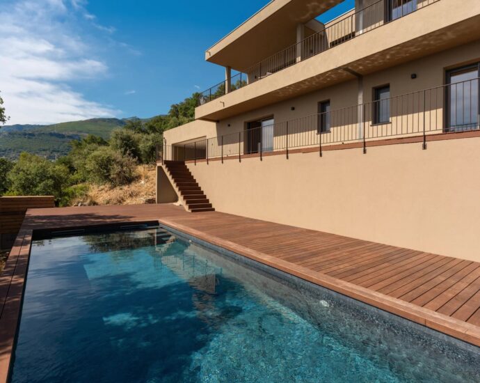 Erbalunga, Contemporary Villa, Panoramic Sea Views, 3 Bedrooms, Study, Pool, Near the Beach and Bastia