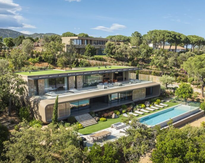 Villa d’exception à Caramontino – Création d’architecte, vue mer panoramique & plage à pied
