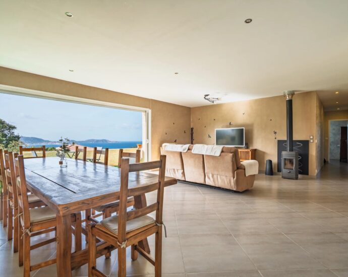 Lumio, Villa 6 chambres, vue mer panoramique, piscine, proche plage