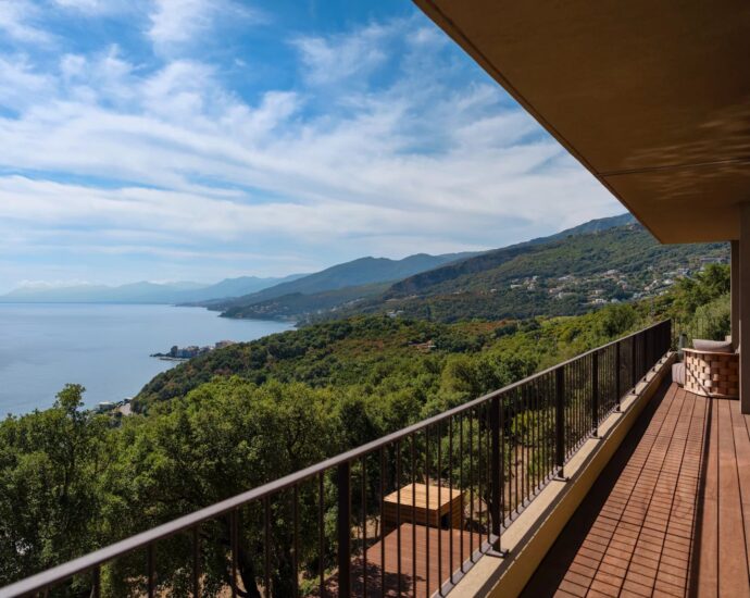 Erbalunga, Contemporary Villa, Panoramic Sea Views, 3 Bedrooms, Study, Pool, Near the Beach and Bastia