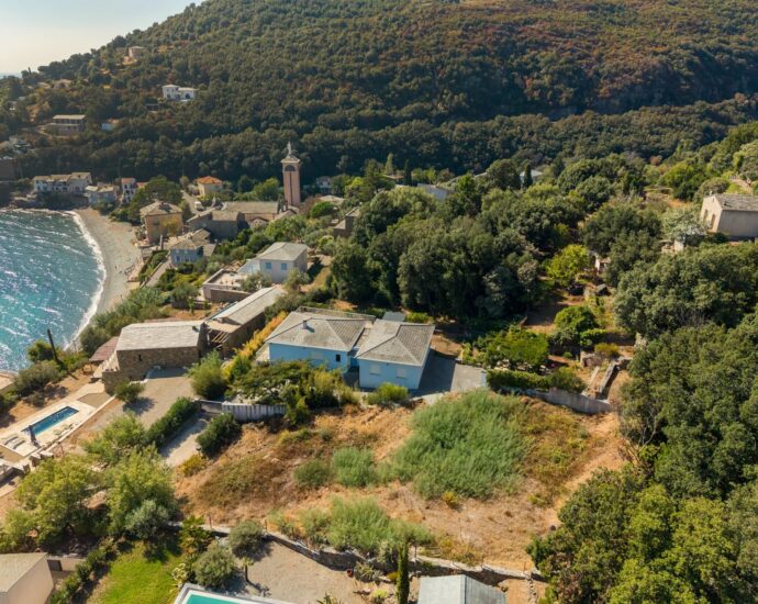 Brando, Lavasina, Terrain constructible avec permis de construire, vue mer panoramique, plage à pied