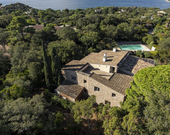 Porto-Vecchio, Domaine de Cala Rossa, Villa 7 bedrooms, pool and close to the beach