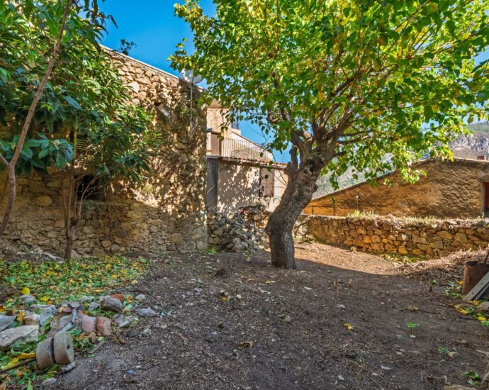 Exclusivity, Balagne, Occhiatana, Manor House to Renovate, 12 Rooms, Outbuilding, Mountain Views, Close to L’Île-Rousse and the Beaches