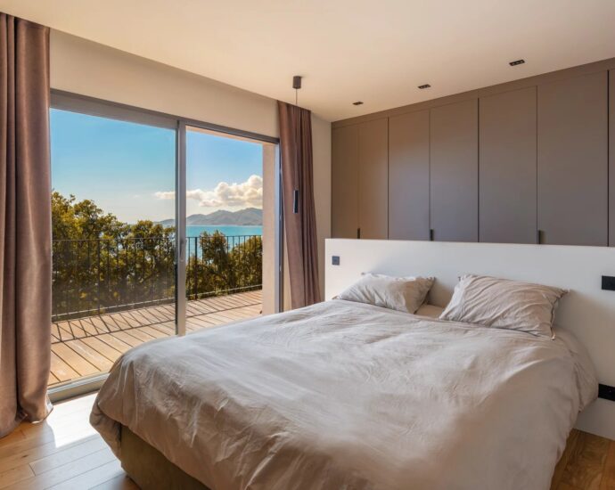 Erbalunga, Contemporary Villa, Panoramic Sea Views, 3 Bedrooms, Study, Pool, Near the Beach and Bastia