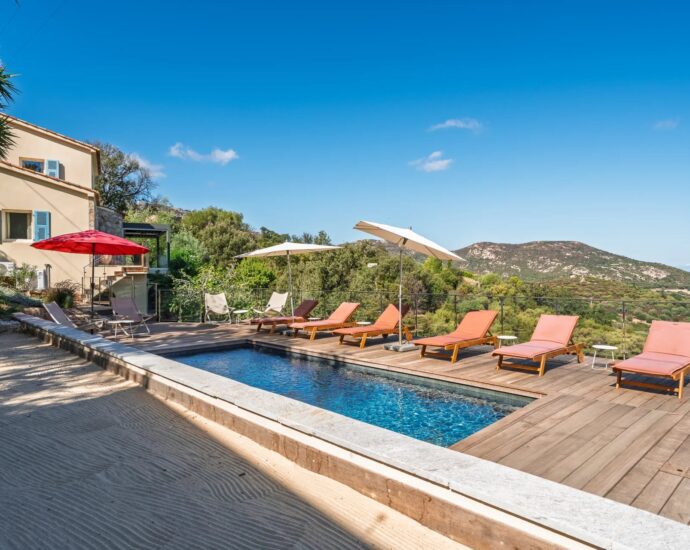 Aregno, proche L&rsquo;Ile Rousse, Villa 3 chambres, piscine, vue panoramique, proche plage