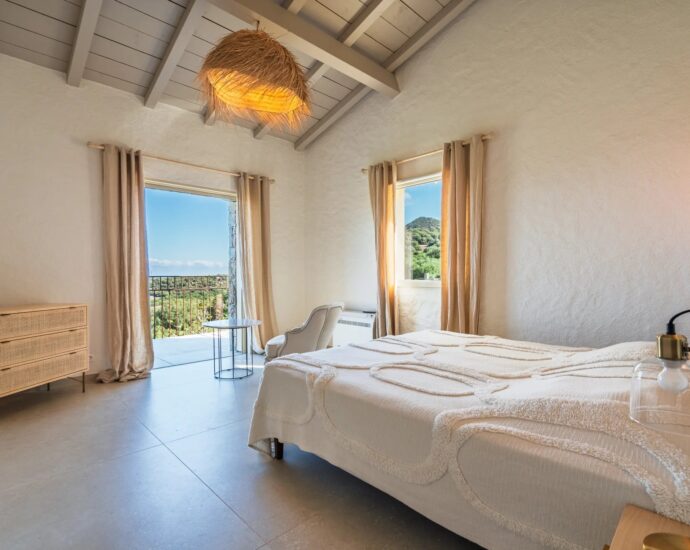 Aregno, proche L&rsquo;Ile Rousse, Villa 3 chambres, piscine, vue panoramique, proche plage