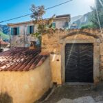 Exclusivité, Balagne, Occhiatana, Maison de Maître à rénover, 12 pièces, dépendance, vue montagnes, proche de L&rsquo;Île-Rousse et des plages